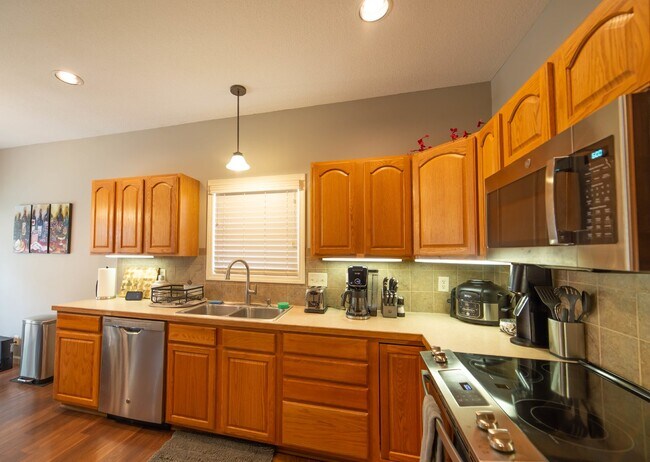Building Photo - 5 Bedroom, 3 Bathroom house with completed...