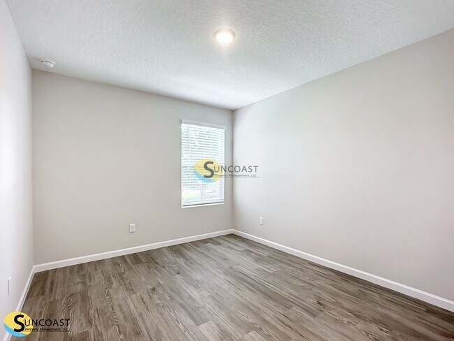 Building Photo - 6499 Breezy Oaks Wy