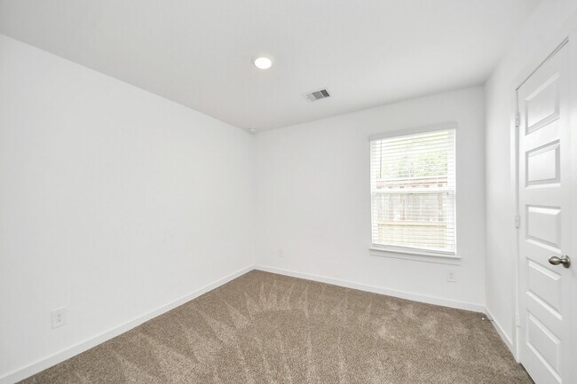 Building Photo - 1618 Westway Dr