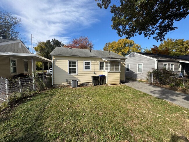 Building Photo - Cute 2 Bedroom Home Near UofL