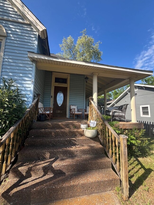 Building Photo - Charming East Nashville Home, 3 Bedrooms/3 baths, fenced yard