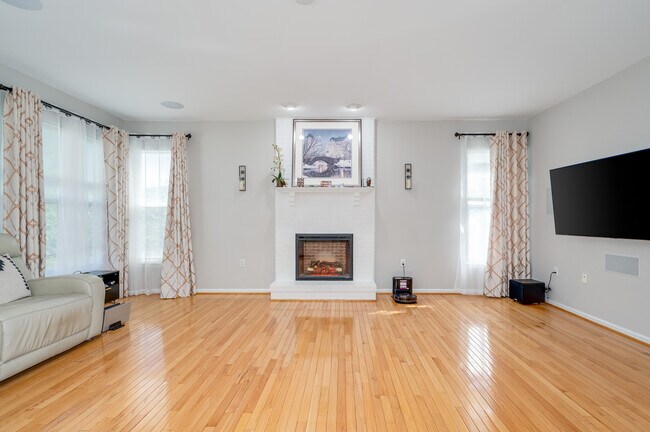 Building Photo - 2410 Dakota Lakes Dr
