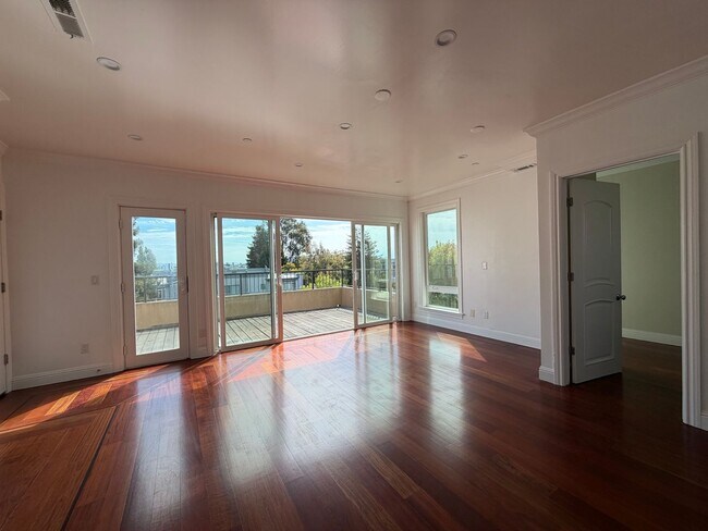 Building Photo - 261C Dolores St