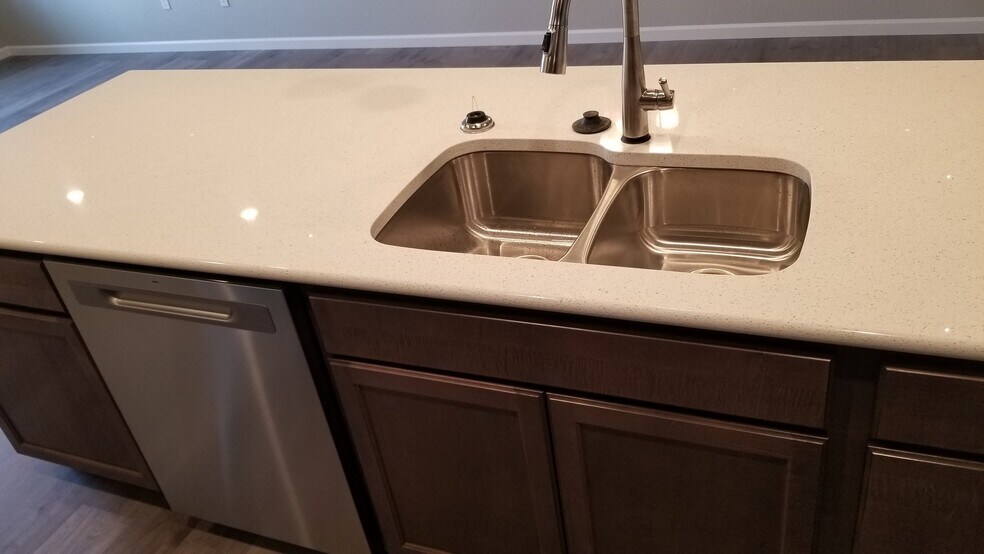 Building Photo - 1055 Petra Heights