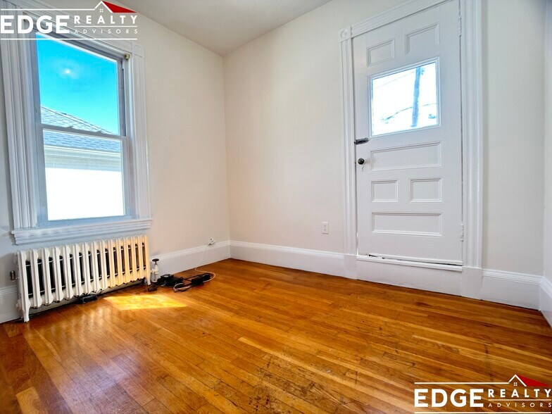 Building Photo - 80 Fairbanks St