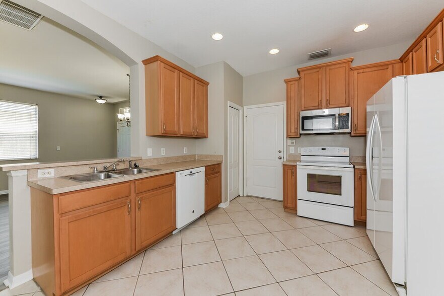 Building Photo - 908 Larwood Pine Dr