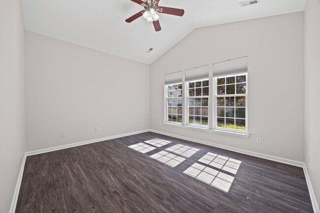 Building Photo - Idyllic 3-bed, 2.5 bath in the desirable W...