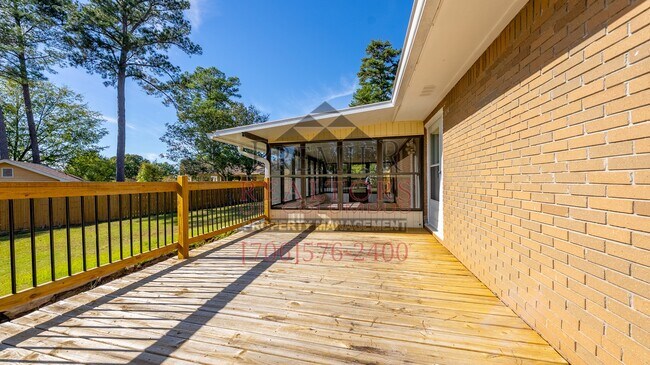 Building Photo - 5100 Sequoia Dr