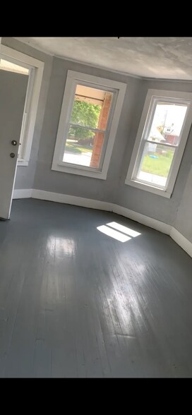 Building Photo - 9845 Belleterre St