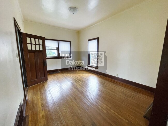 Building Photo - 723 W 5th- 2 bedroom House