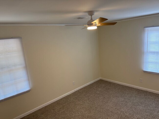 Building Photo - 3920 Meredith Dr