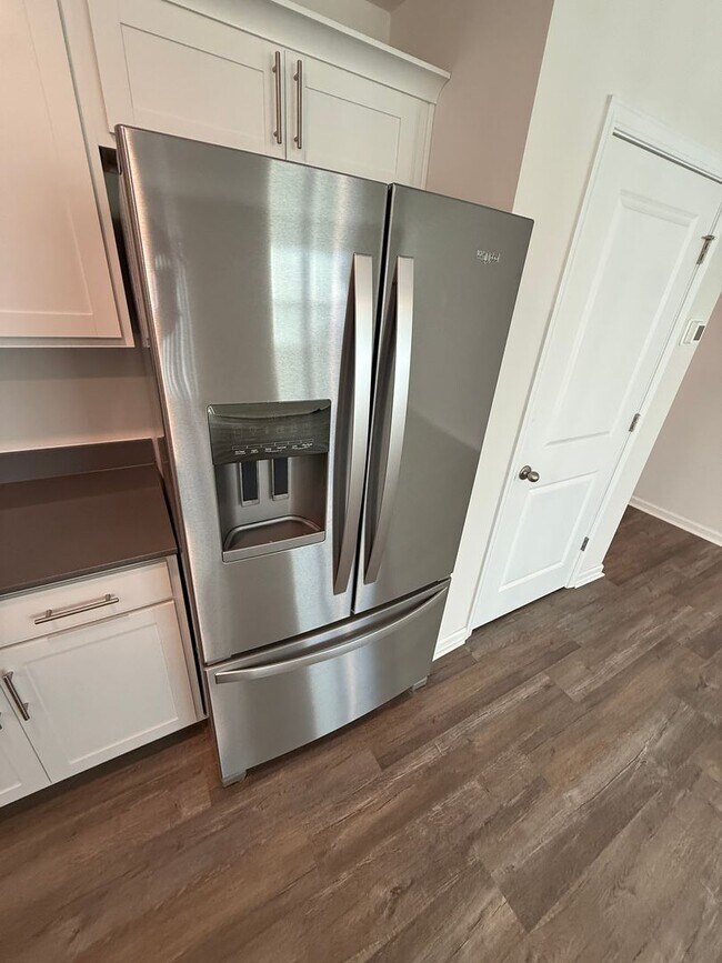 Building Photo - Beautiful Townhome in Charlotte