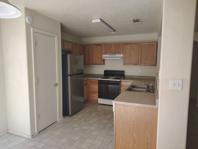 Building Photo - COMING SOON- 3 Bed 2 Bath aprox 1183 Sq Ft Unser and Northern OPEN HOUSE 07.08.26 6:15-7:00