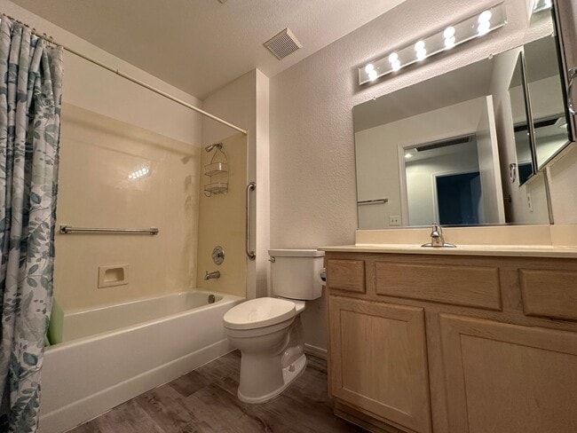 Building Photo - 2 Bedroom 2 Bathroom Sun City Summerlin To...
