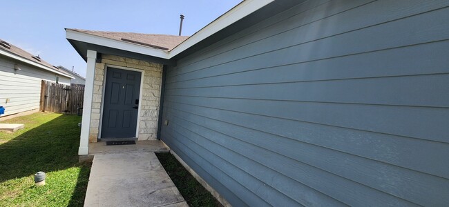 Building Photo - Charming 2-Bed, 2-Bath Home in Thea Meadows