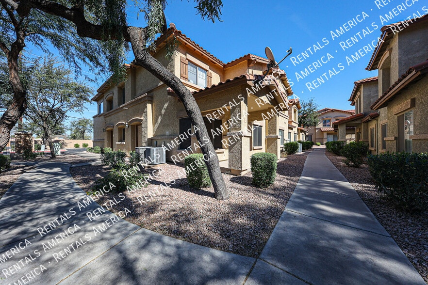 Building Photo - 2831 E Southern Ave