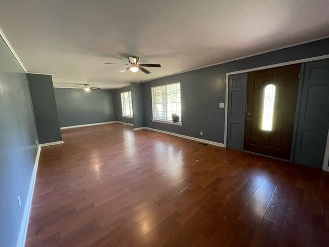 Building Photo - 3 Bedroom 2 Bath Home in Clinton
