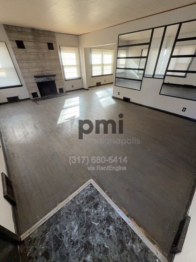 Building Photo - 2613 Louise St