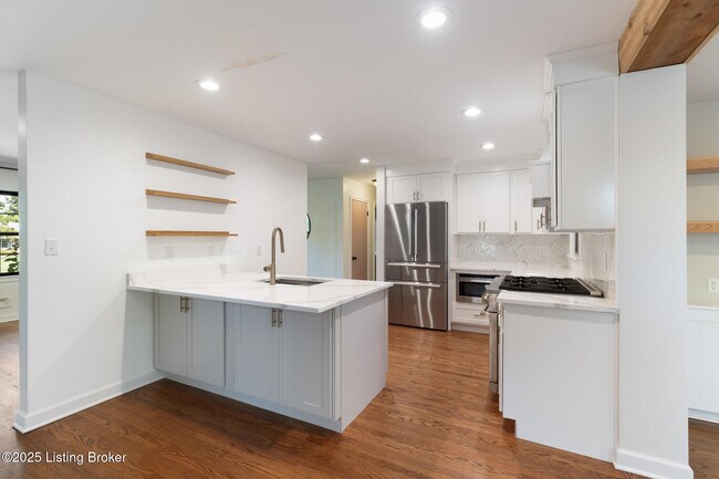 Building Photo - 810 Beechwood Rd