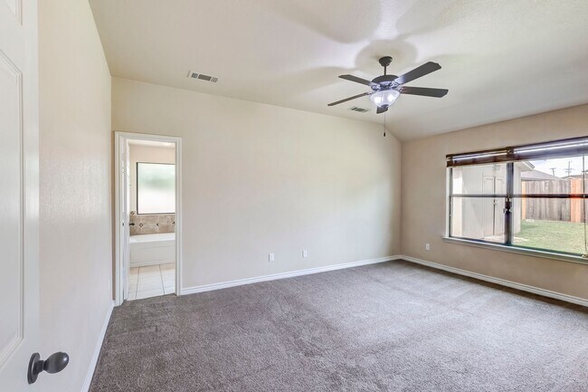 Building Photo - 2405 Coy Dr