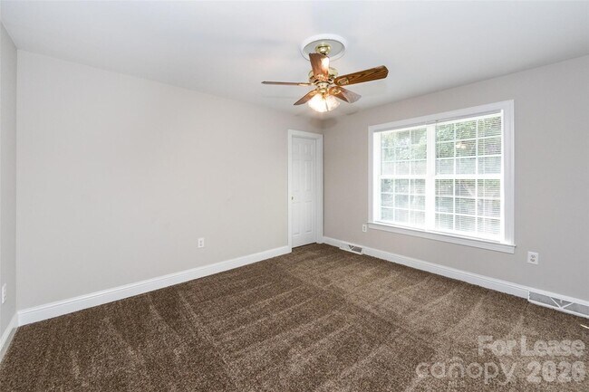 Building Photo - 807 King Arthur Dr