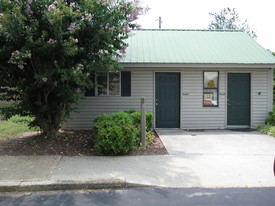 Building Photo - Emerald Court