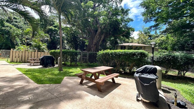 Building Photo - 2 BED/1 BATH/1 PRKG with Lanai & WASHER/DR...