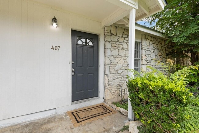 Building Photo - 407 Cicero Ave