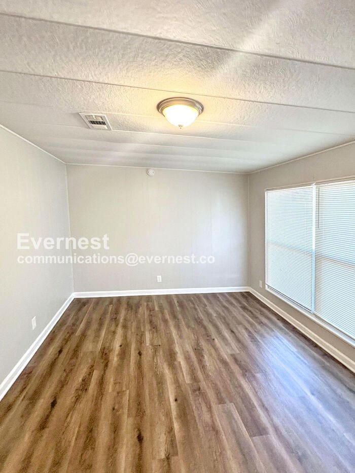 Building Photo - 525 Landers St