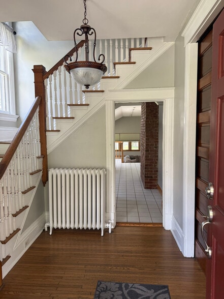 Building Photo - 103 Maple Ave