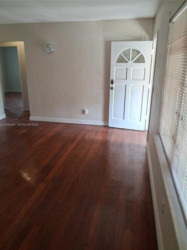 Building Photo - 1043 NE 114th St