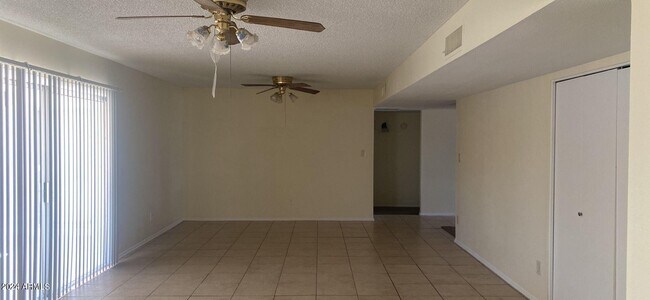 Building Photo - 10019 N 48th Dr