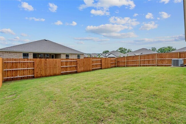 Building Photo - 129 Bruin Paw Dr