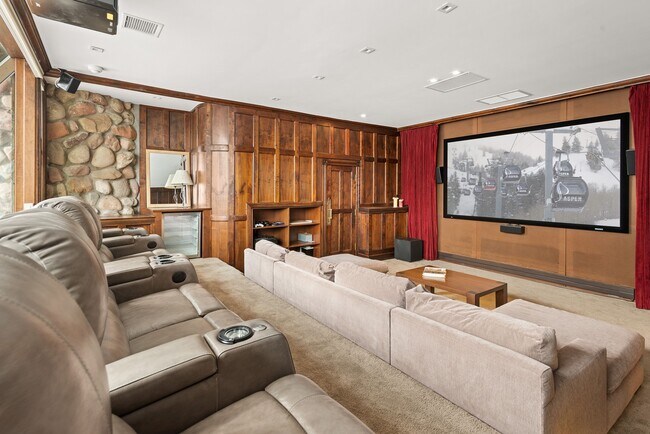 Building Photo - 164 Eastwood Rd