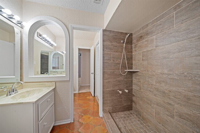 Building Photo - 19218 Enchanted Oaks Dr