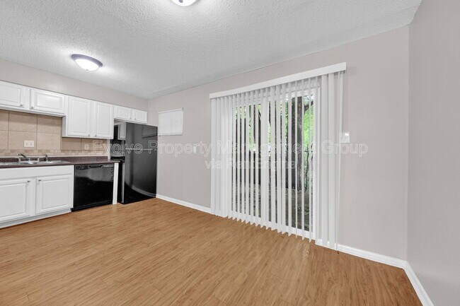 Building Photo - 696 Hobbs Dr