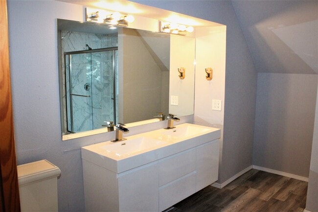 Building Photo - 321 Keach Ct