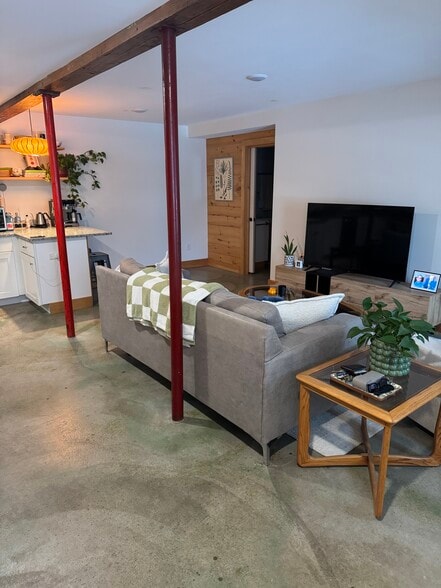 Building Photo - 361 S Winooski Ave