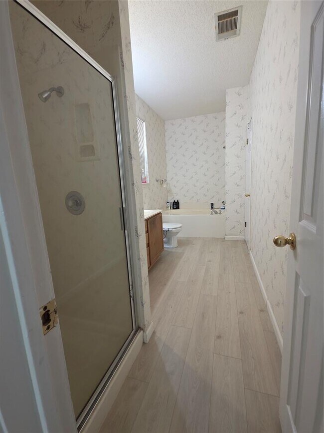 Building Photo - 16800 Tomcat Dr