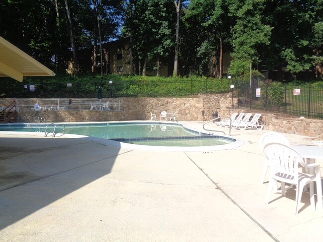 Building Photo - 1204 Schaub Dr