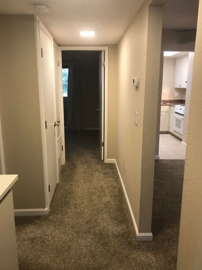 Building Photo - Available NOW! 2 Bedroom Condominium with ...