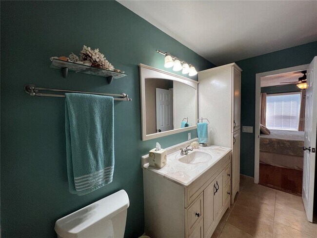 Building Photo - 6100 Bahia Del Mar Cir
