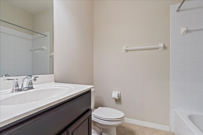 Building Photo - Gorgeous Light & Bright 3 Bedroom 2.5 Bath Townhome with Garage!!