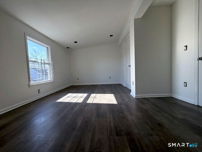 Building Photo - 30 Dora St