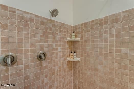 Building Photo - 6821 E Palm Ln