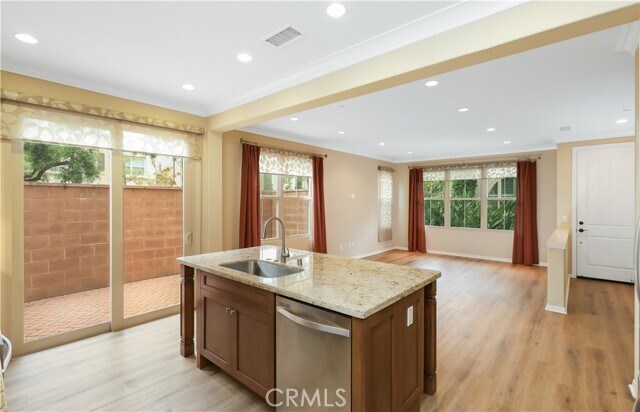 Building Photo - 220 Kempton