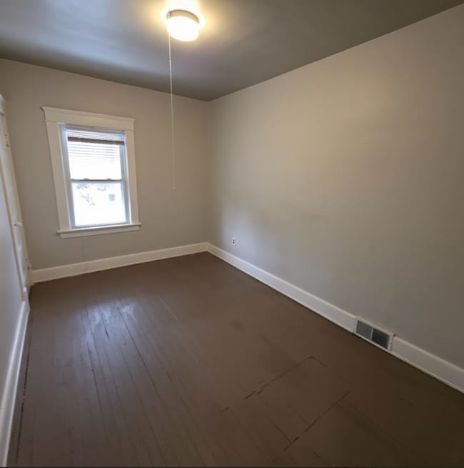 Building Photo - Single Family Home 3 beds 1 bath FOR RENT!