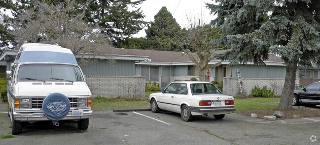Building Photo - 445-451 10th Ave SE