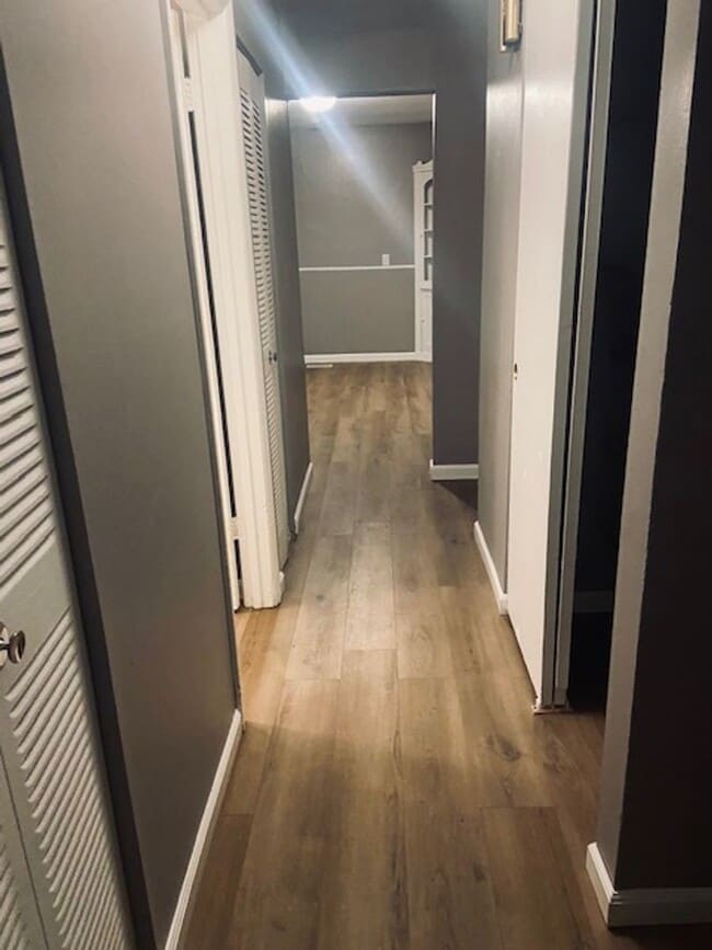 Building Photo - 3 Bedroom, 1 Bath House w/Attached Garage and Fenced Yard