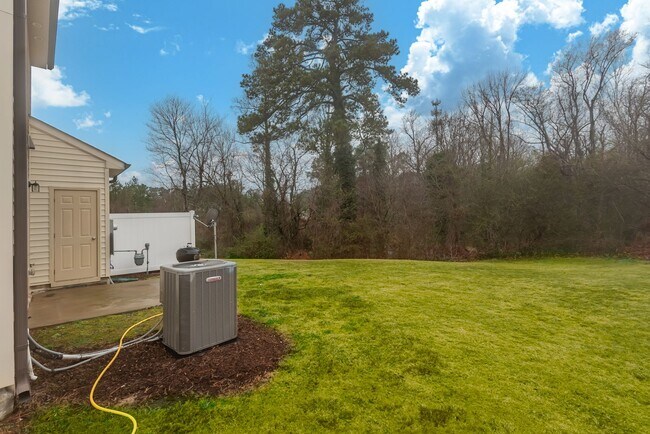 Building Photo - Beautiful 4BR, 2.5BA End Unit Townhome in East Raleigh - Available Now!